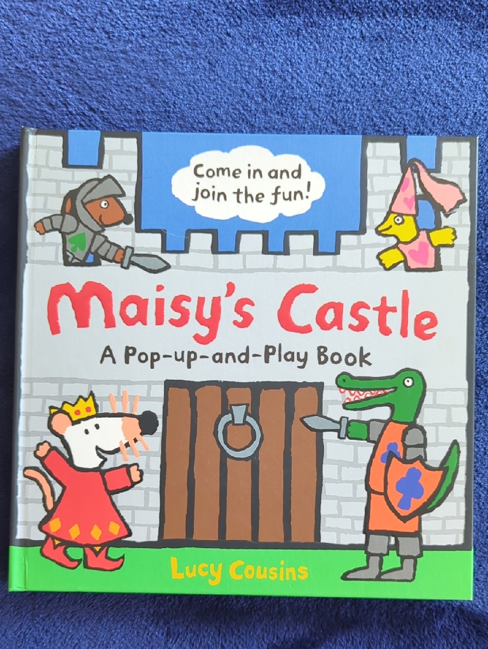 Maisy’s Castle Pop-Up and Play Book by - Lucy Cousins